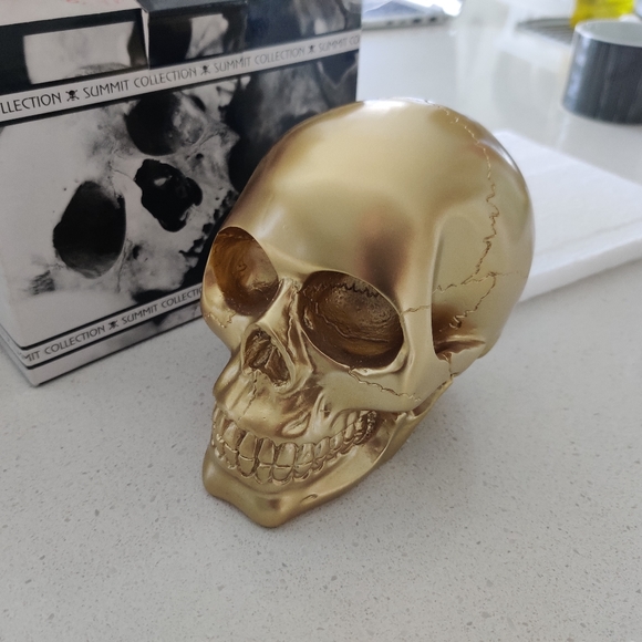 Gold Skull - Picture 2 of 3